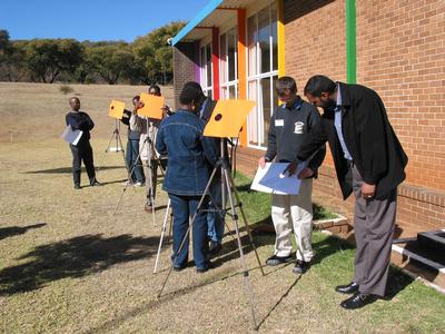 Sun projection with binoculars