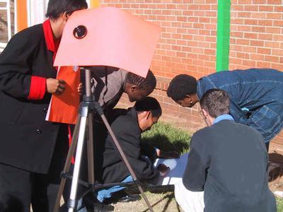 Sun projection with binoculars