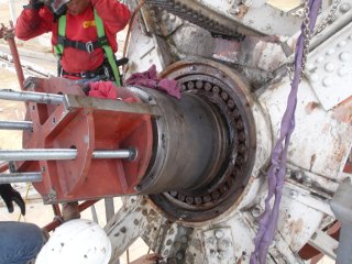 2010-07-02_south_polar_shaft_bearing_exposed